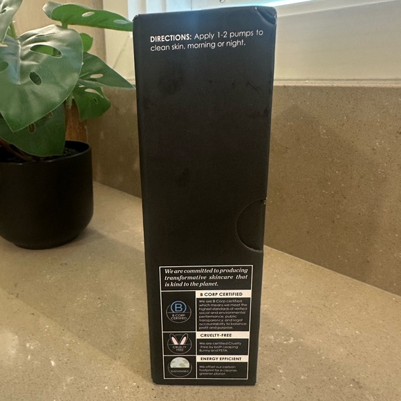 Sunday Riley C.E.O. 15% Vitamin C Brightening Serum - Picture 5 of 7